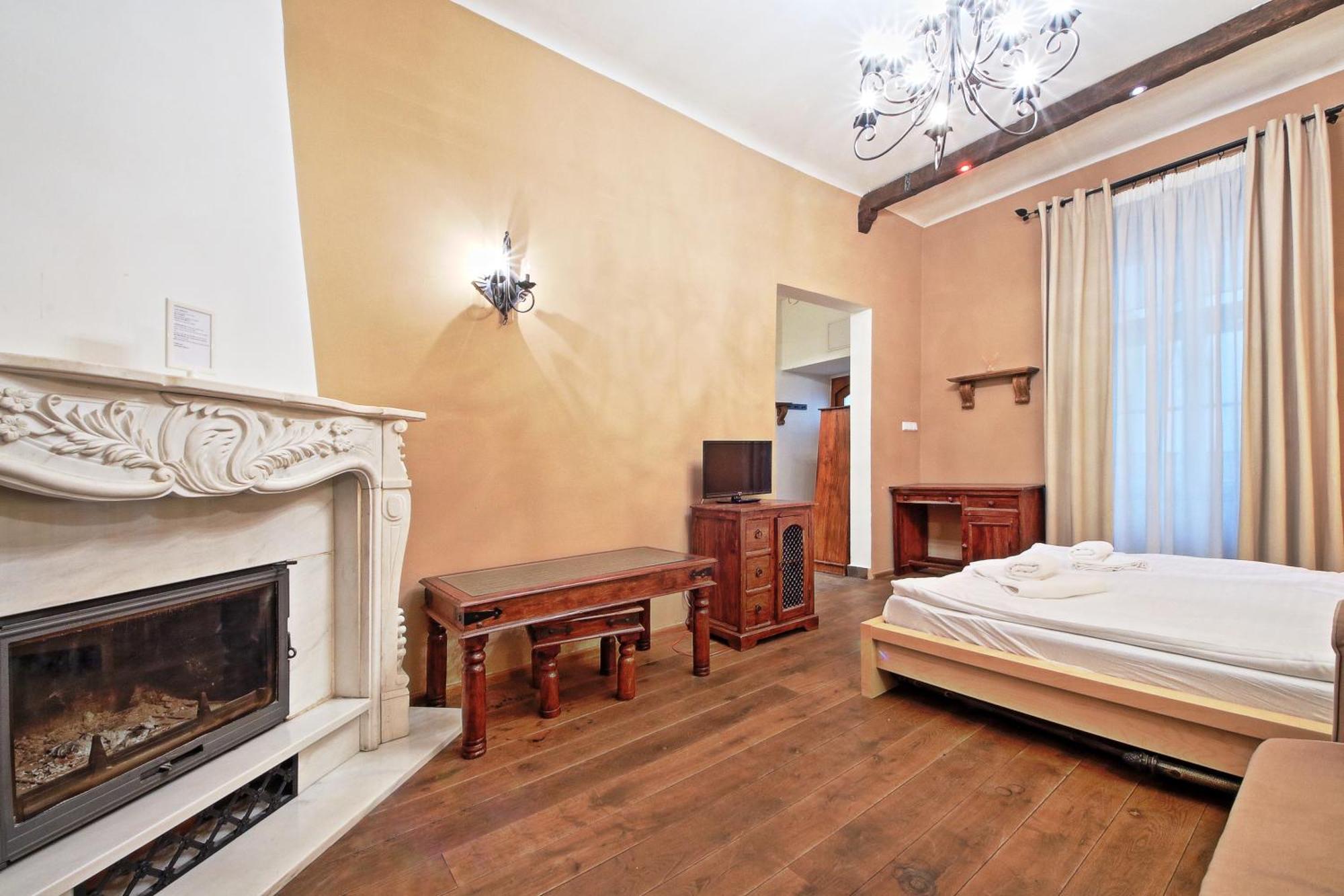 Rose Antique Apartment Prag